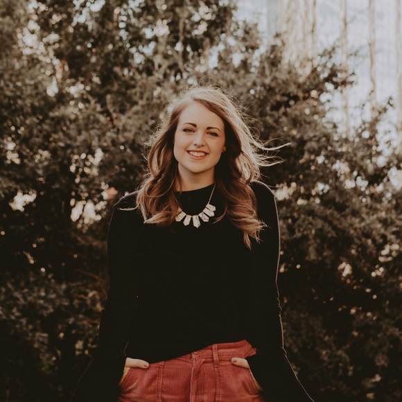 Meet your Posher, Mikayla - Picture 1 of 1